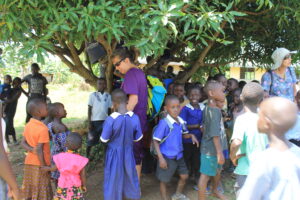 Children come to meet us on Damba Island